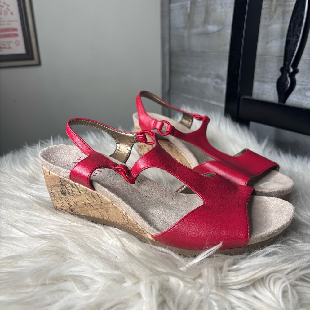 Naturalizer size 9 Women's Red Wedge Sandals comfort wedges spring summer